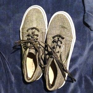 Size 9 black and gray airwalks